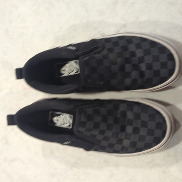 Van - Picture 1 of 3